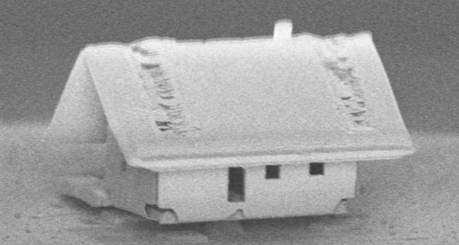Роботы построили самый маленький дом в мире — размером с кончик волоса — PR-FLAT.RU